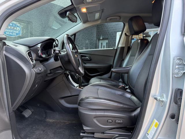 Used 2019 Chevrolet Trax LT w/ LT Convenience Package image 11