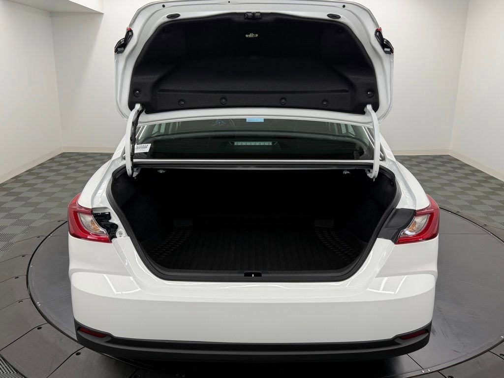 Used 2026 Toyota Camry LE image 13