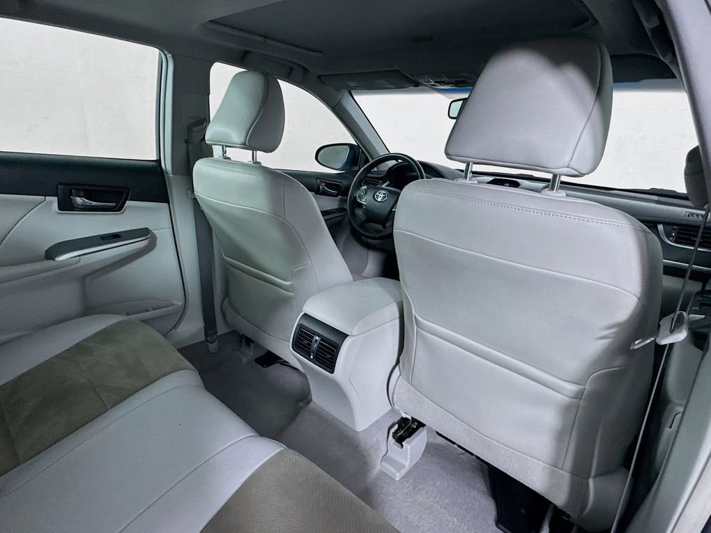 Used 2012 Toyota Camry XLE w/ Leather Pkg image 30