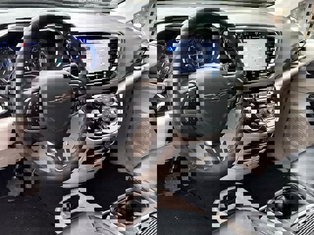 Used 2023 Chrysler Pacifica Touring-L image 20