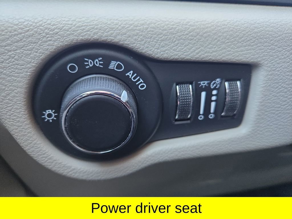 Used 2024 Chrysler Voyager LX FWD image 18
