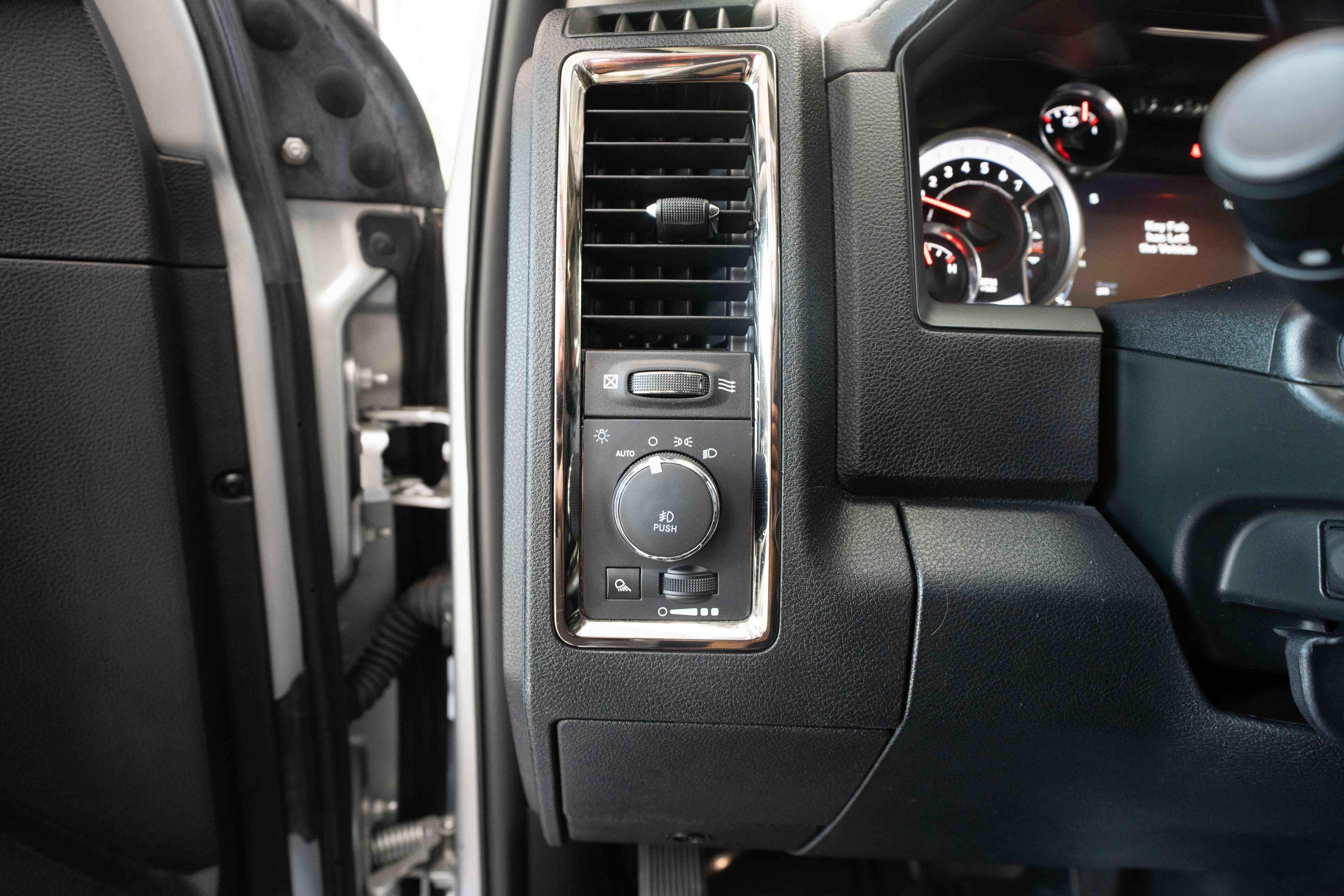 Used 2018 RAM 2500 Laramie w/ Sport Appearance Group AWD/4WD image 11