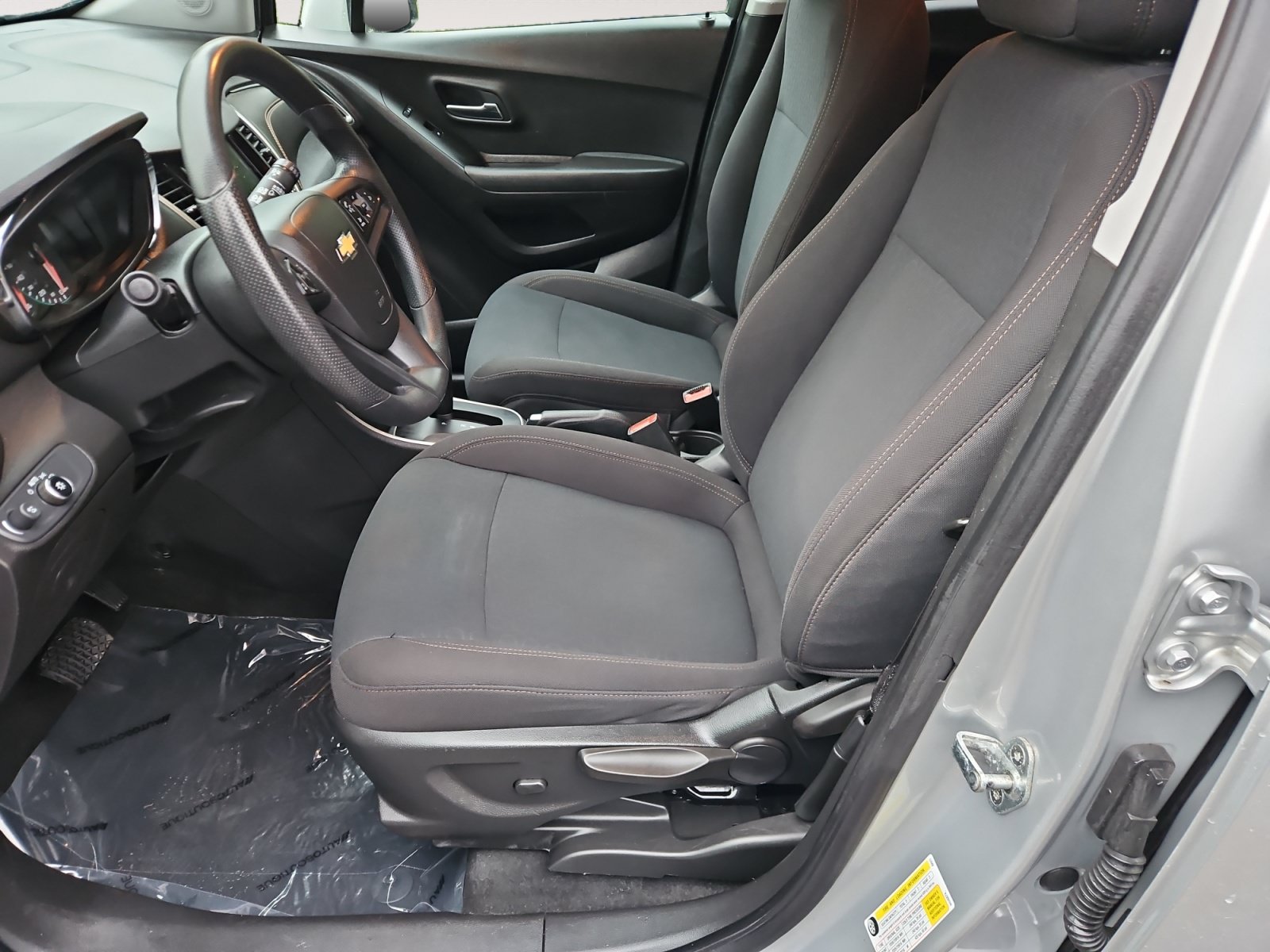Used 2020 Chevrolet Trax LS w/ Tint and Cruise Package FWD image 9
