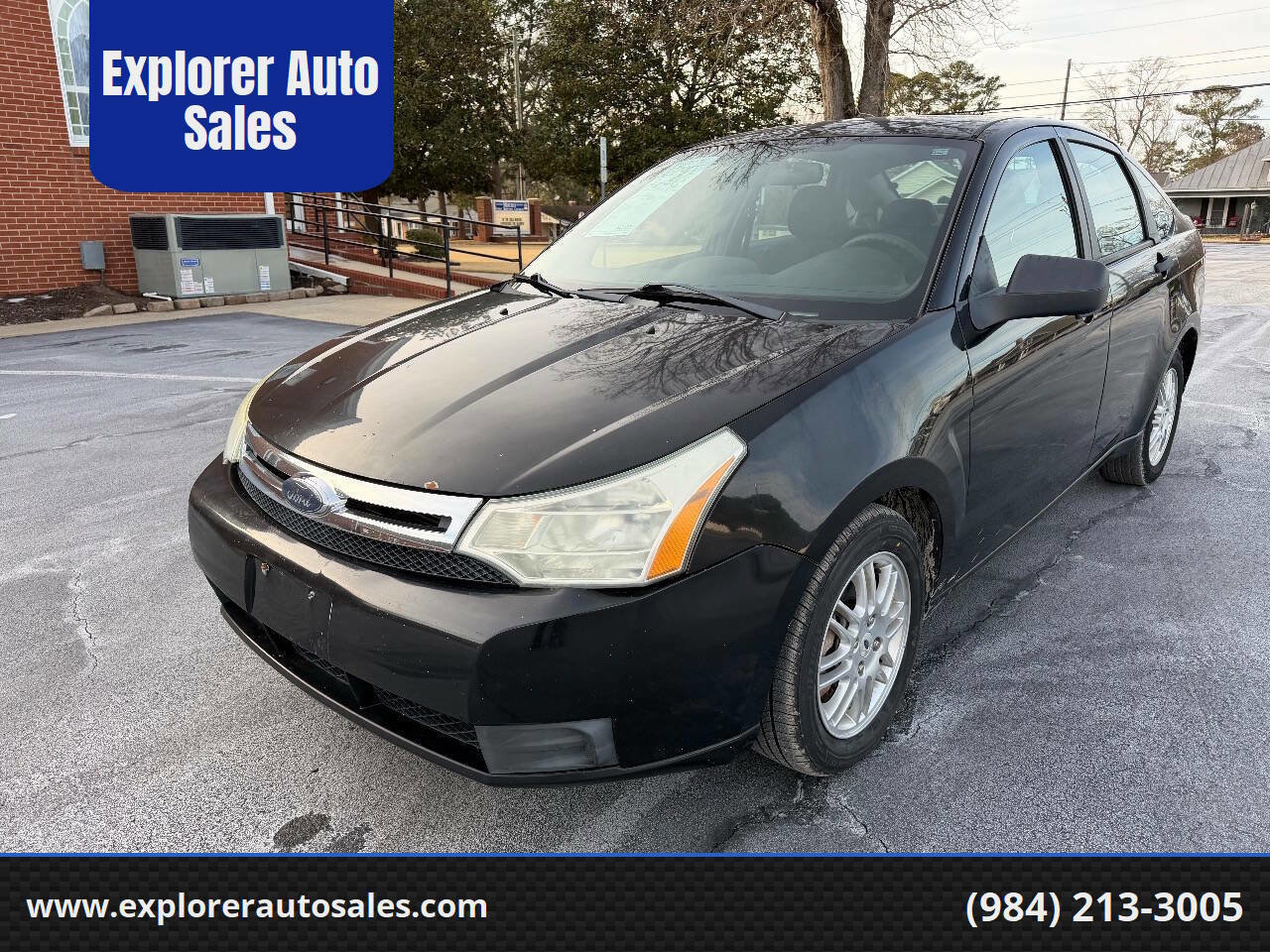 Used 2010 Ford Focus SE image 1