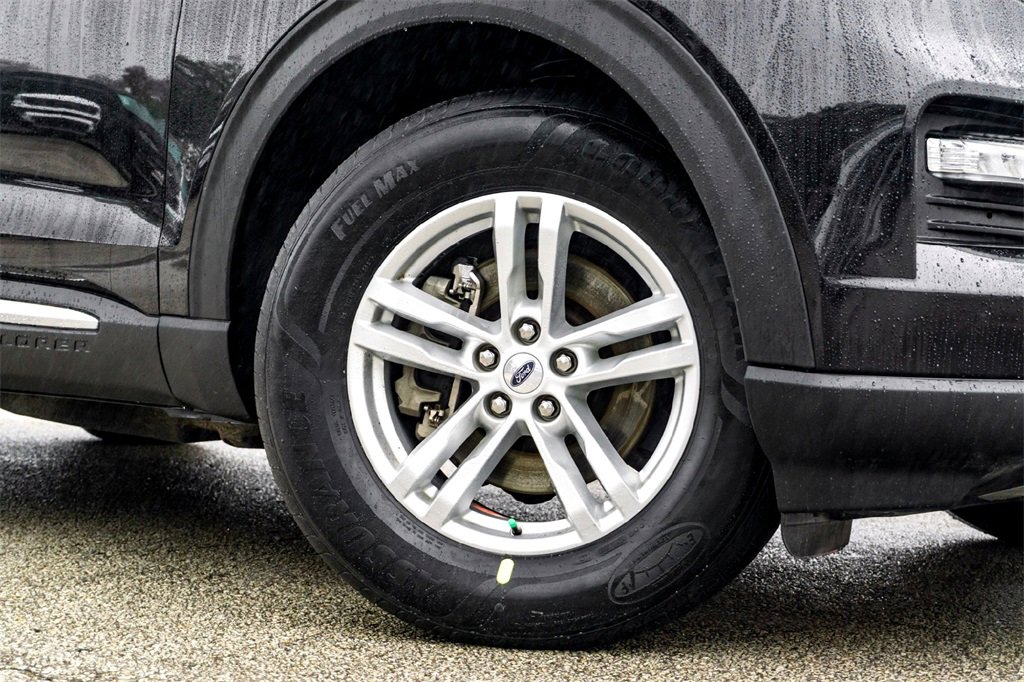 Used 2023 Ford Explorer XLT w/ Equipment Group 202A image 2