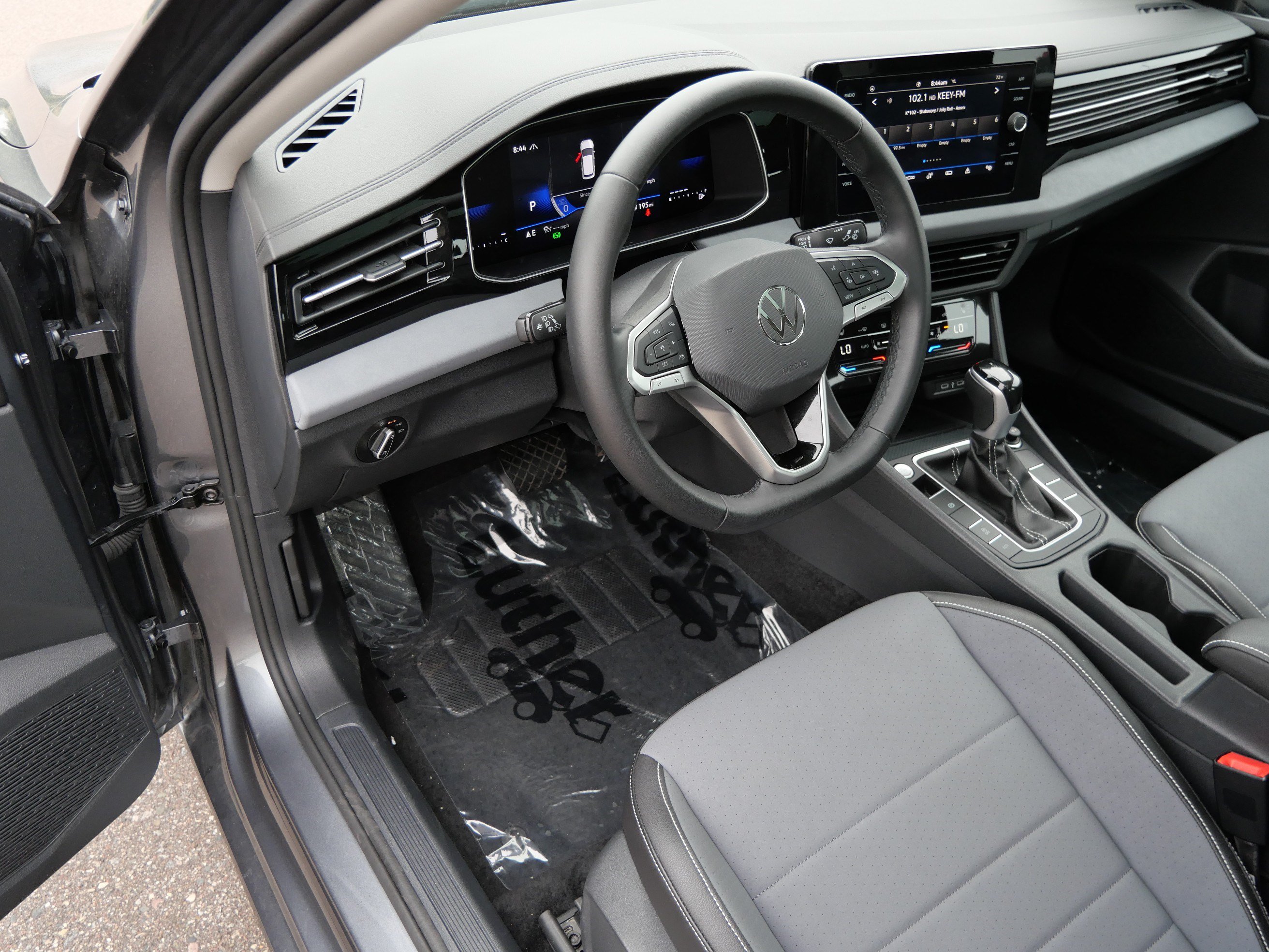 Used 2025 Volkswagen Jetta SE w/ Sunroof Package FWD image 20