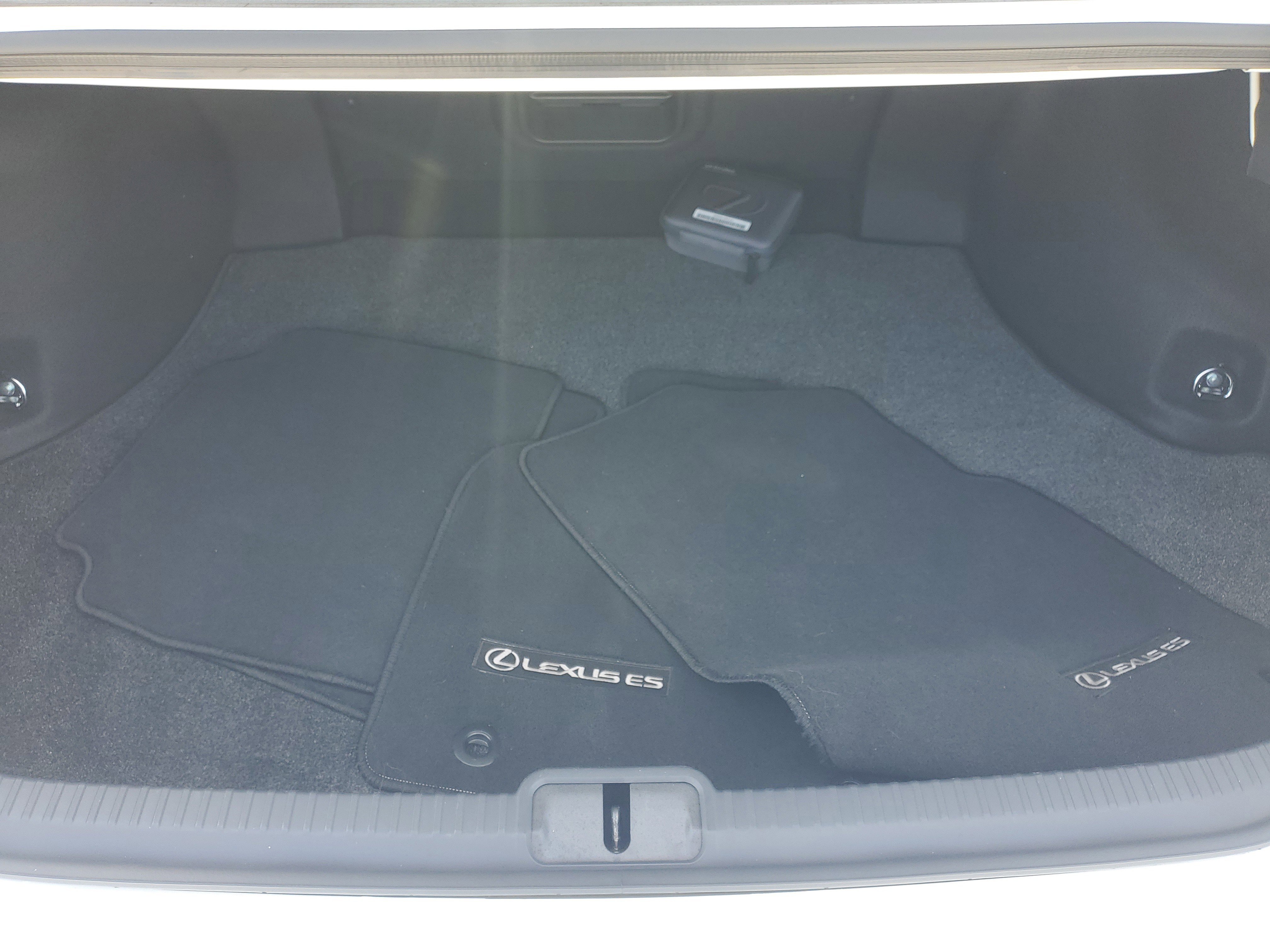 Used 2025 Lexus ES 350 w/ Premium Package FWD image 9