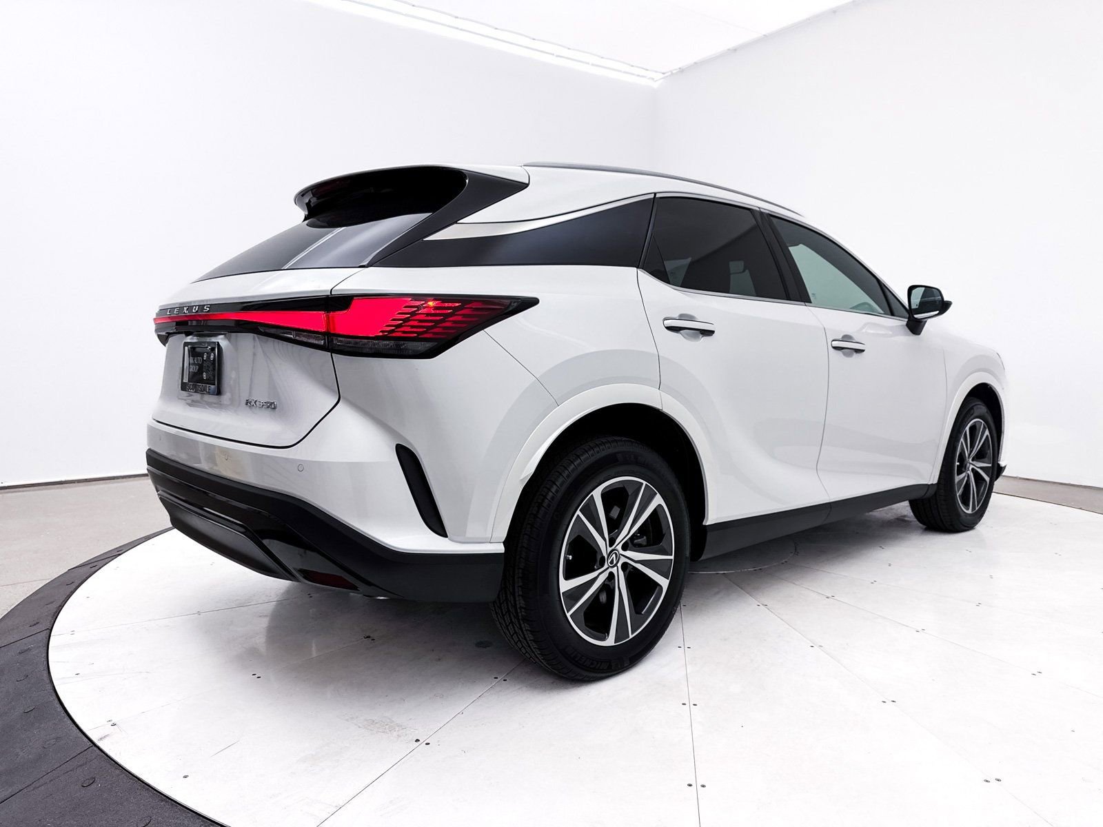 Used 2024 Lexus RX 350 FWD w/ Technology Package image 19