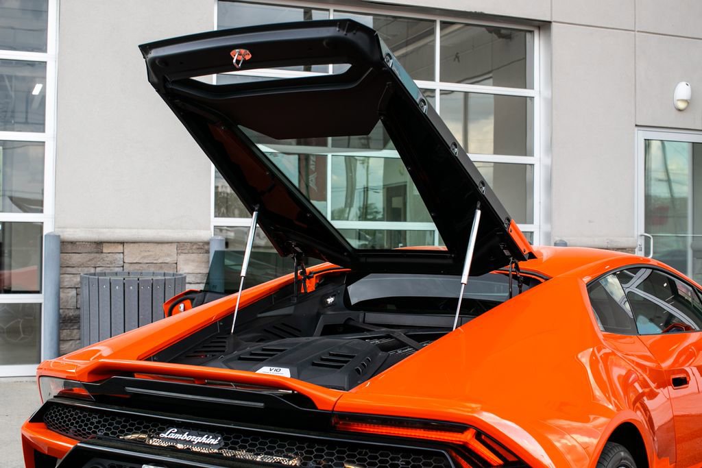Used 2021 Lamborghini Huracan EVO image 16