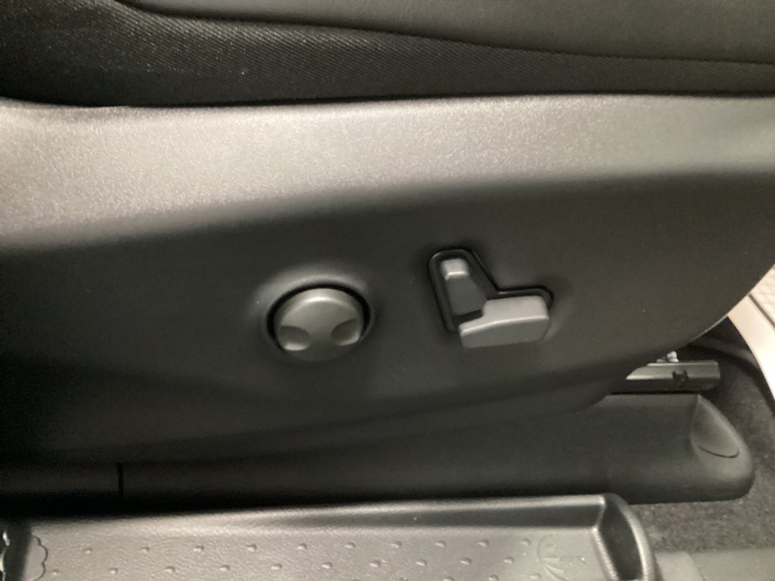 New 2027 Chrysler Pacifica Limited AWD/4WD image 40