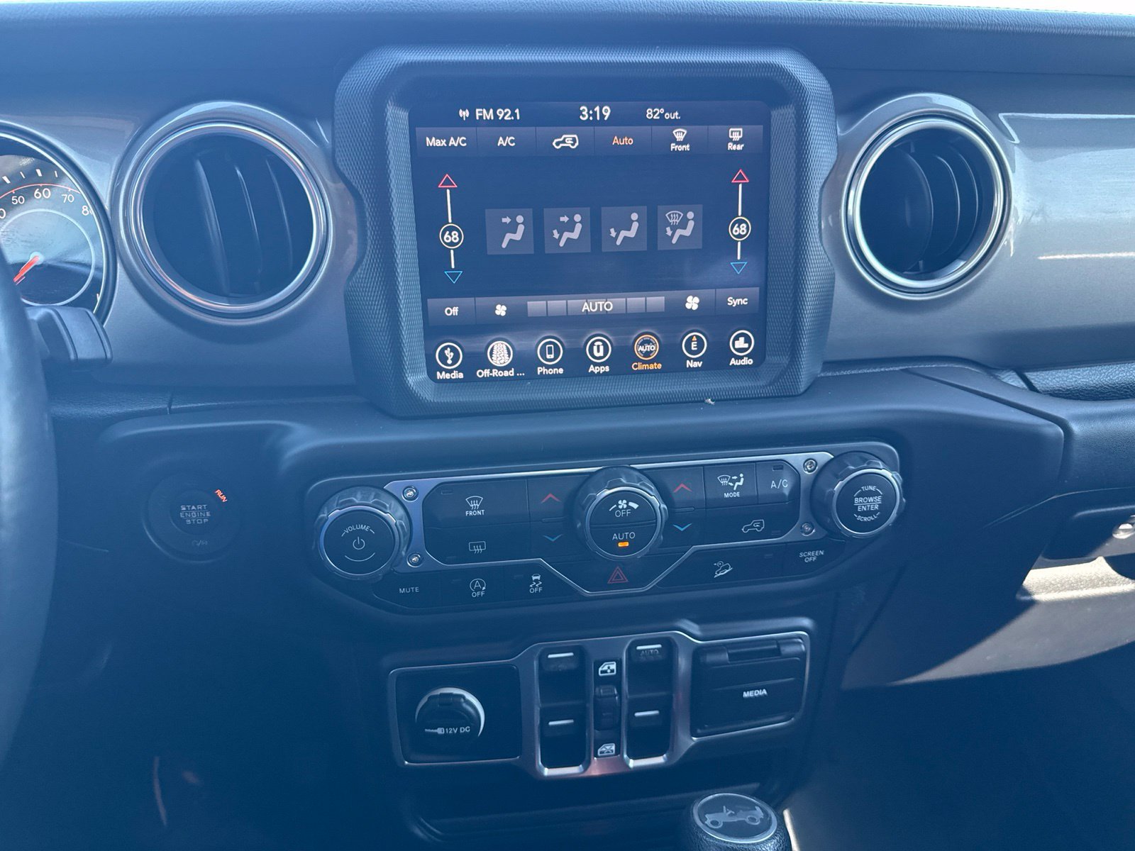 Used 2018 Jeep Wrangler Unlimited Sahara AWD/4WD image 11