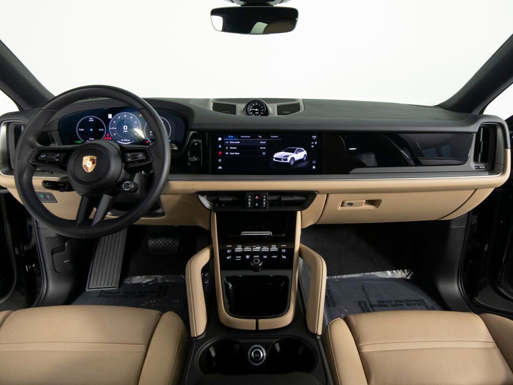 Certified 2025 Porsche Cayenne Coupe image 33