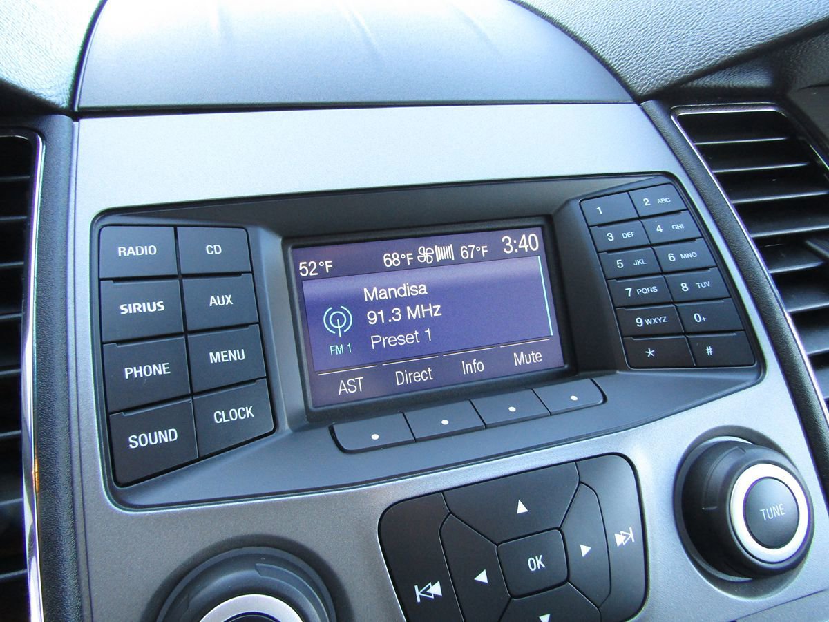 Used 2017 Ford Taurus SEL FWD image 12