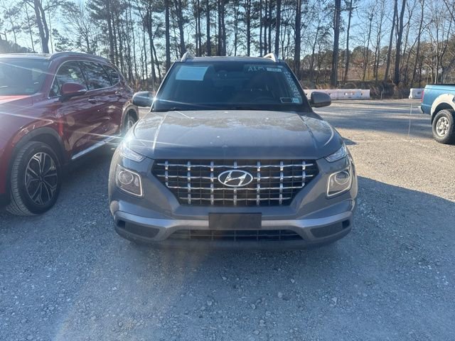 Used 2023 Hyundai Venue SEL image 2