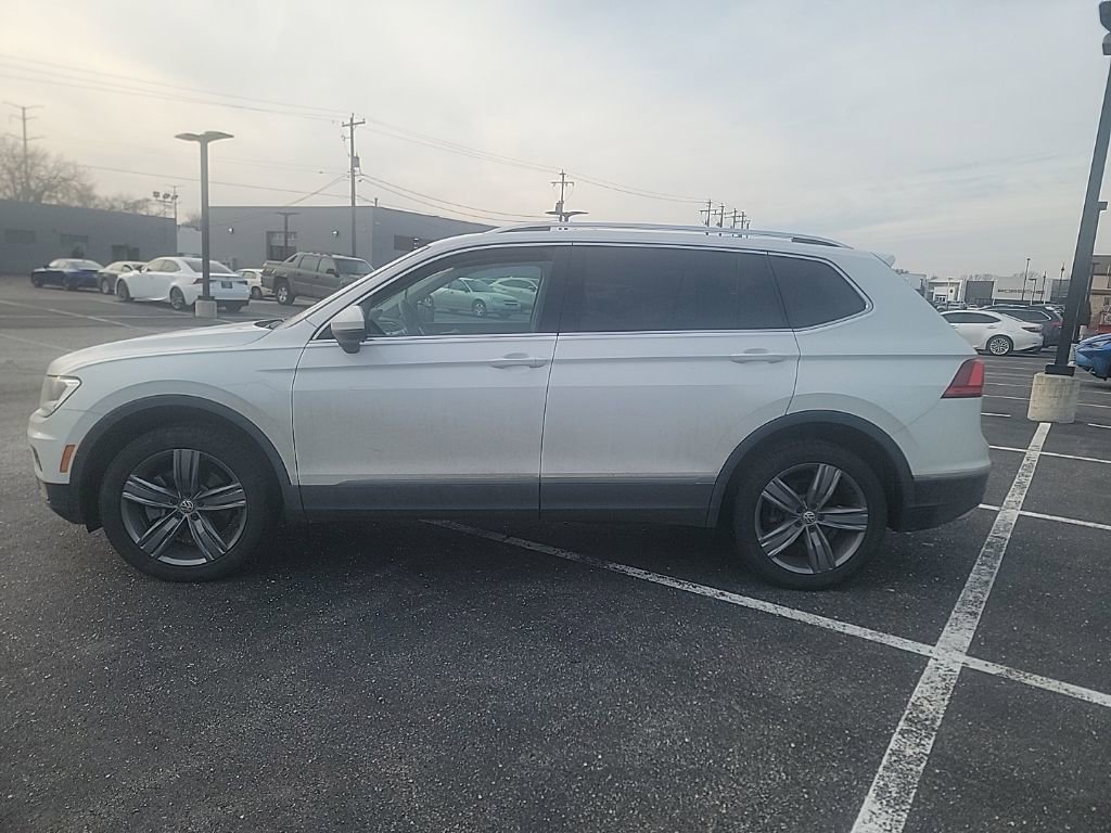 Used 2020 Volkswagen Tiguan SEL image 2