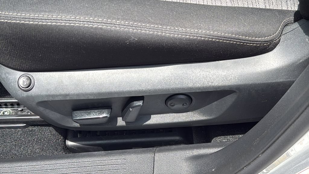 Used 2023 Nissan Rogue SV AWD/4WD image 10
