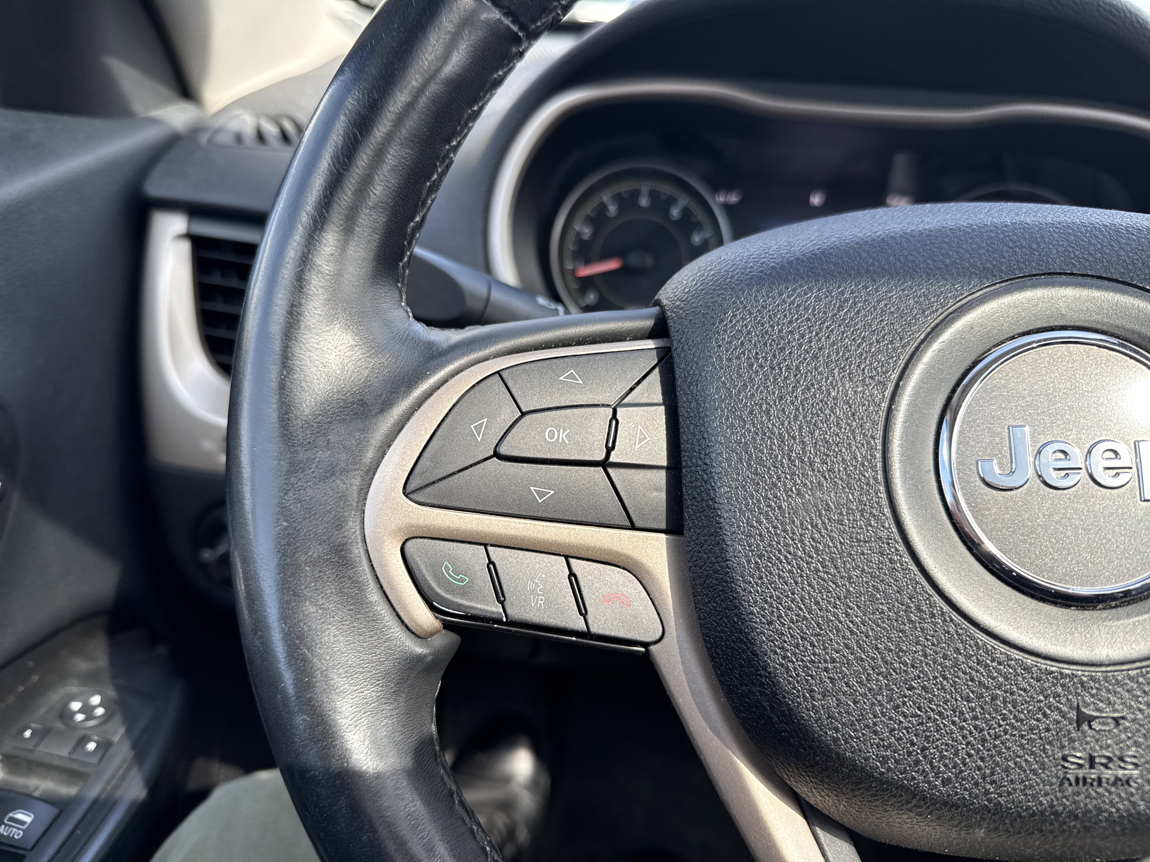 Used 2014 Jeep Cherokee Limited w/ Technology Group image 18