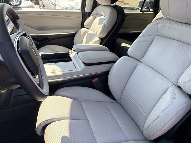 New 2026 Lincoln Navigator L Premier AWD/4WD image 22