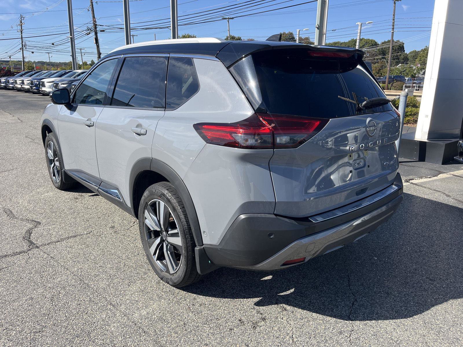 Used 2023 Nissan Rogue SL w/ SL Premium Package image 6