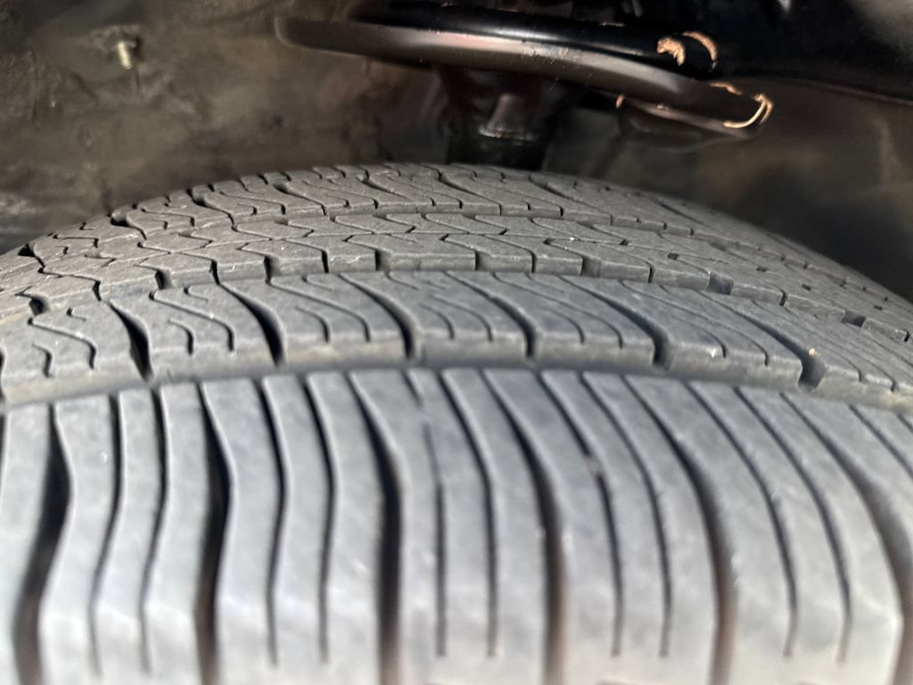 Used 2018 Toyota RAV4 XLE FWD image 40