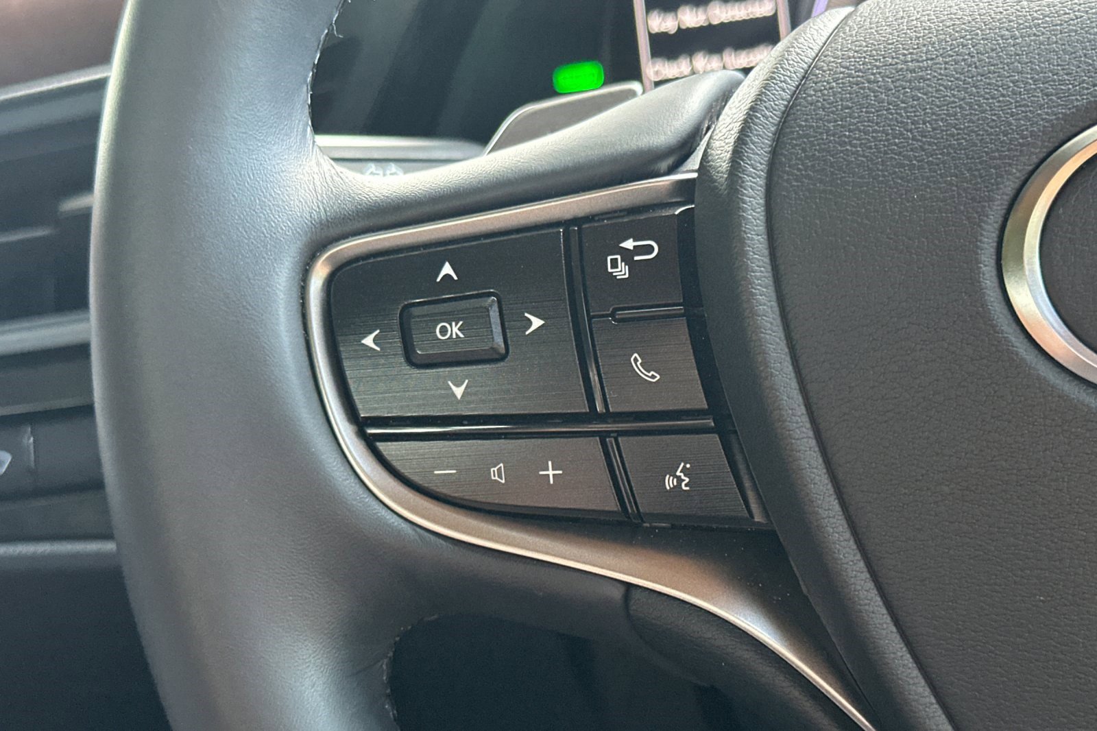 Certified 2025 Lexus ES 300h w/ Premium Package image 30