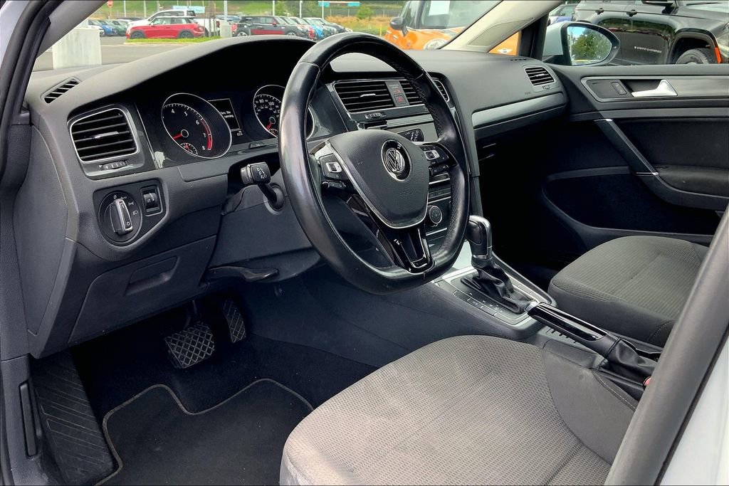 Used 2019 Volkswagen Golf SE image 13