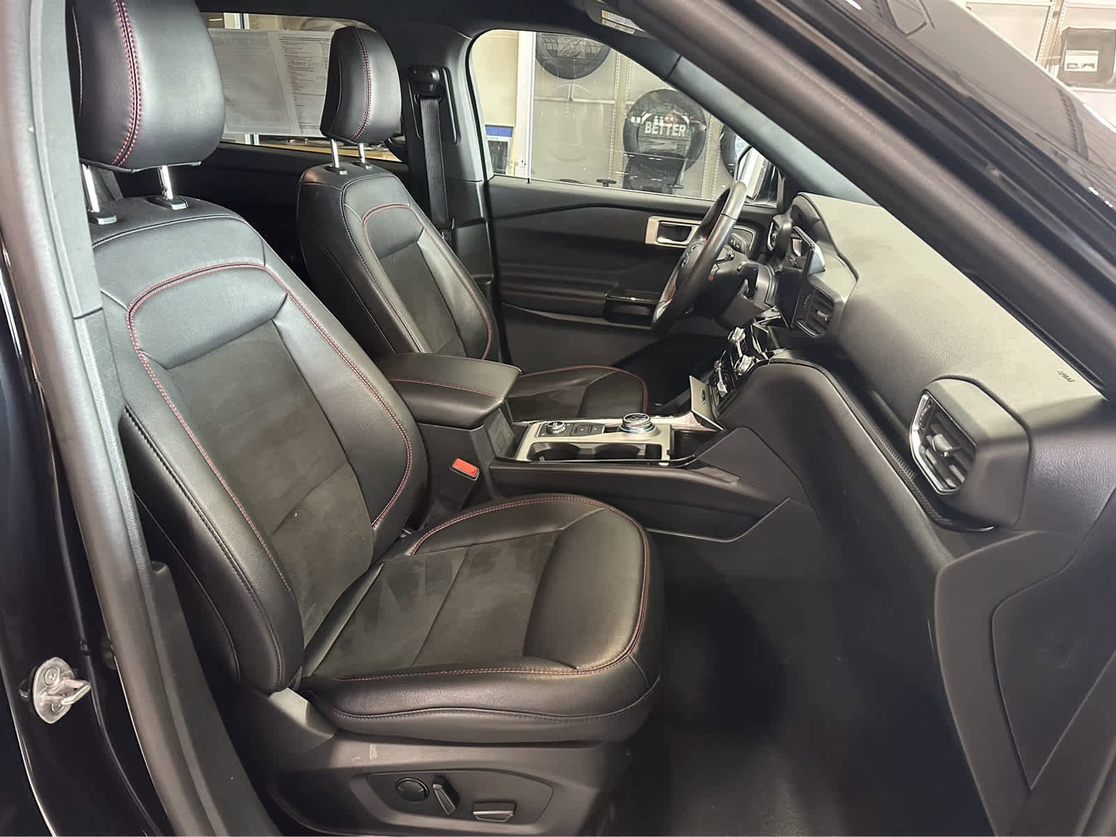 Used 2024 Ford Explorer ST-Line w/ Class IV Trailer Tow Package AWD/4WD image 42