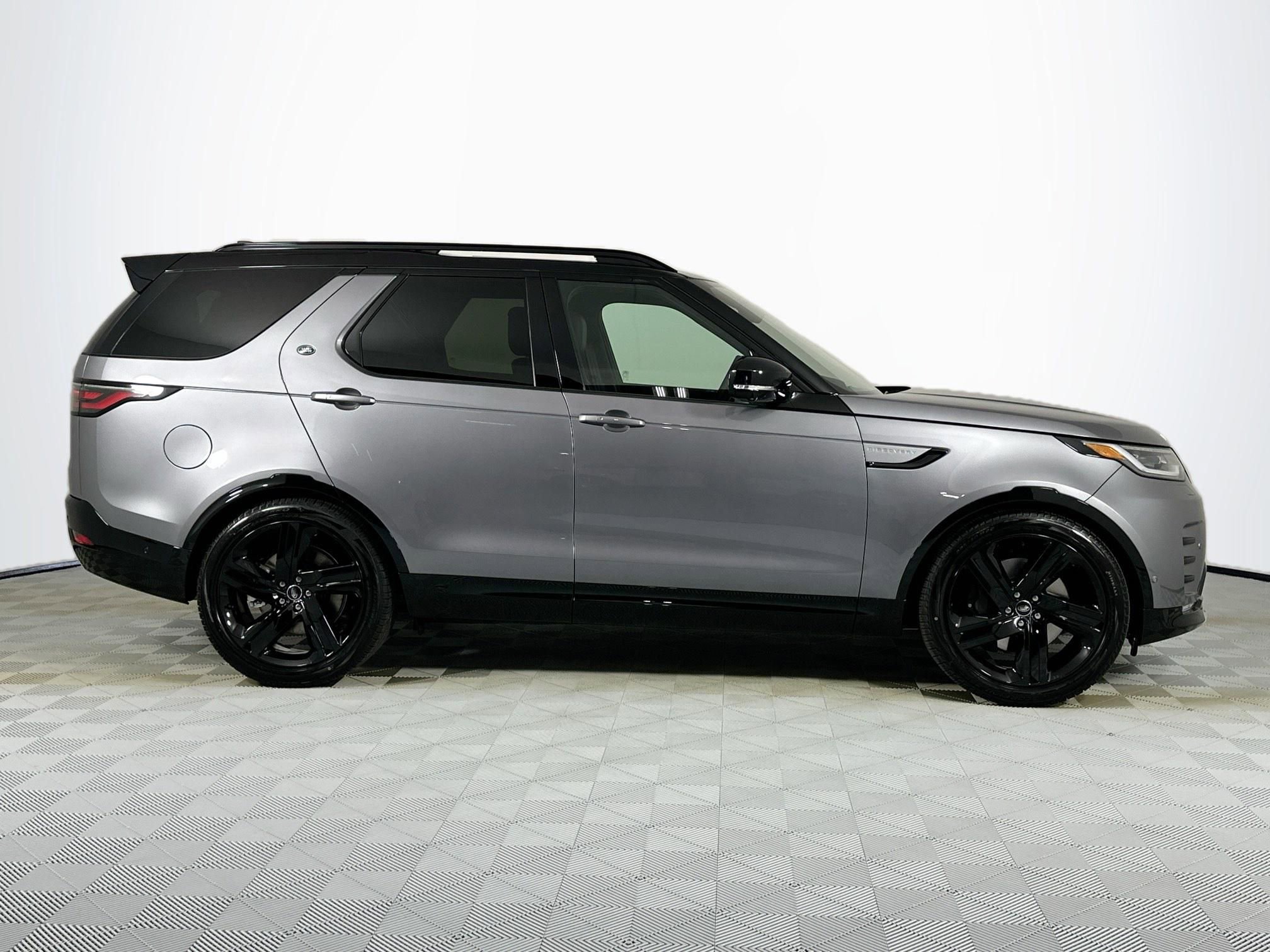 Used 2026 Land Rover Discovery Limited Edition image 4