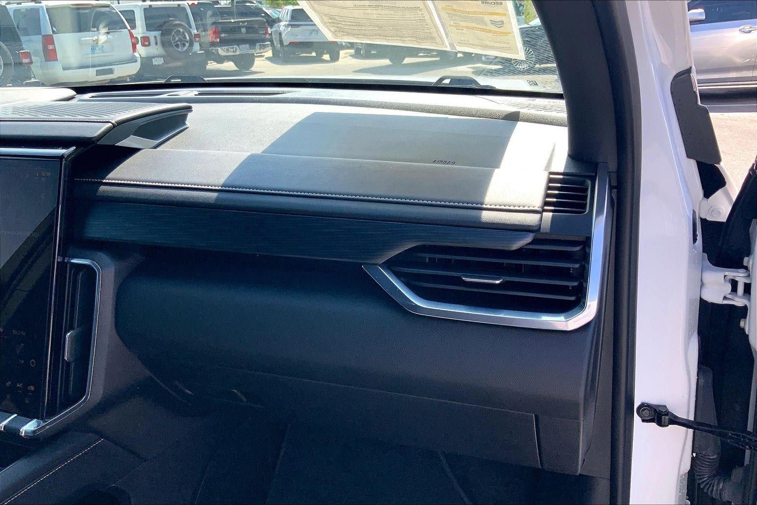 Used 2025 GMC Acadia Elevation FWD image 16