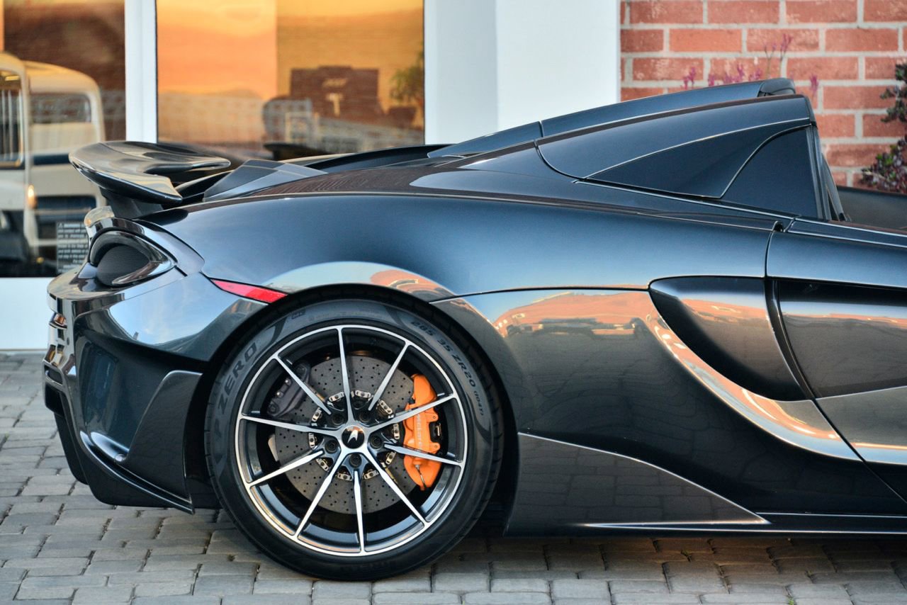 Used 2020 McLaren 600LT Spider RWD image 22
