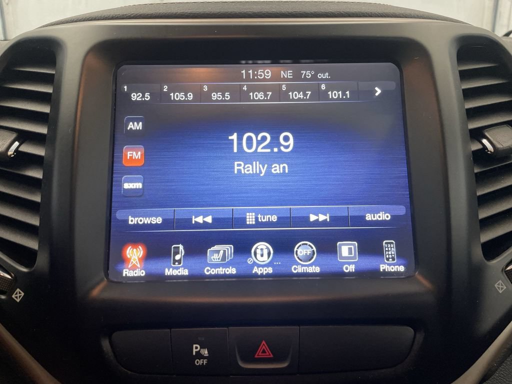 Used 2018 Jeep Cherokee Limited AWD/4WD image 7