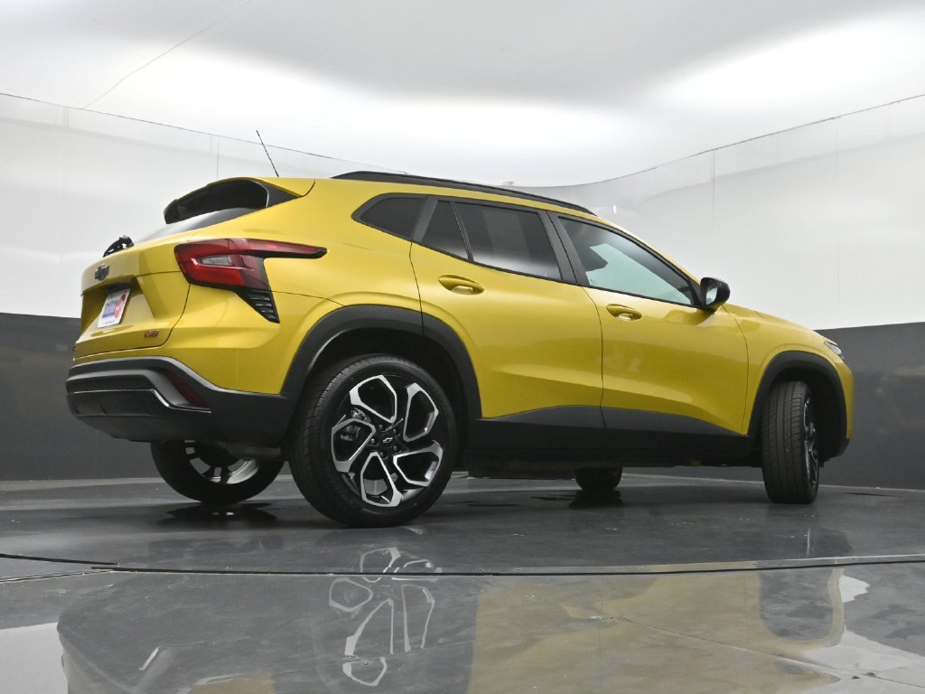 Used 2024 Chevrolet Trax RS FWD image 28