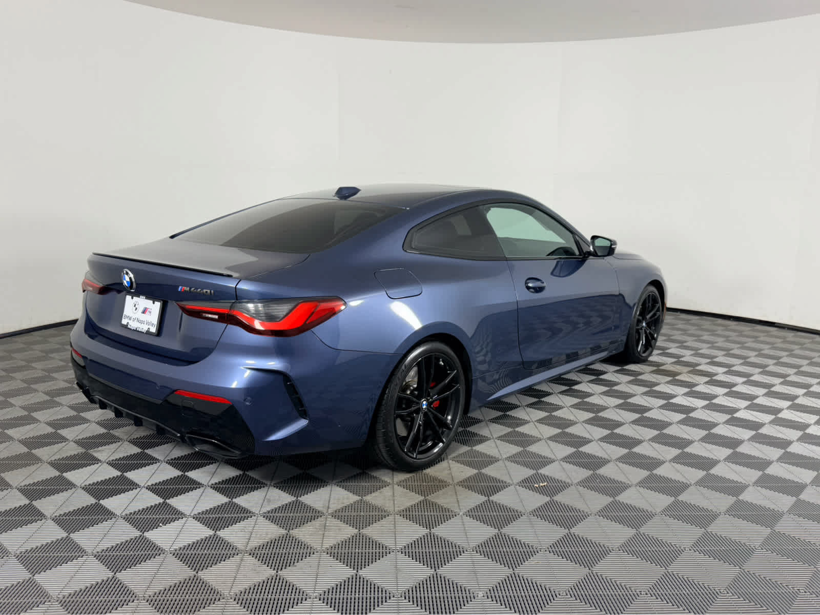 Used 2024 BMW M440i Coupe w/ Premium Package RWD image 3