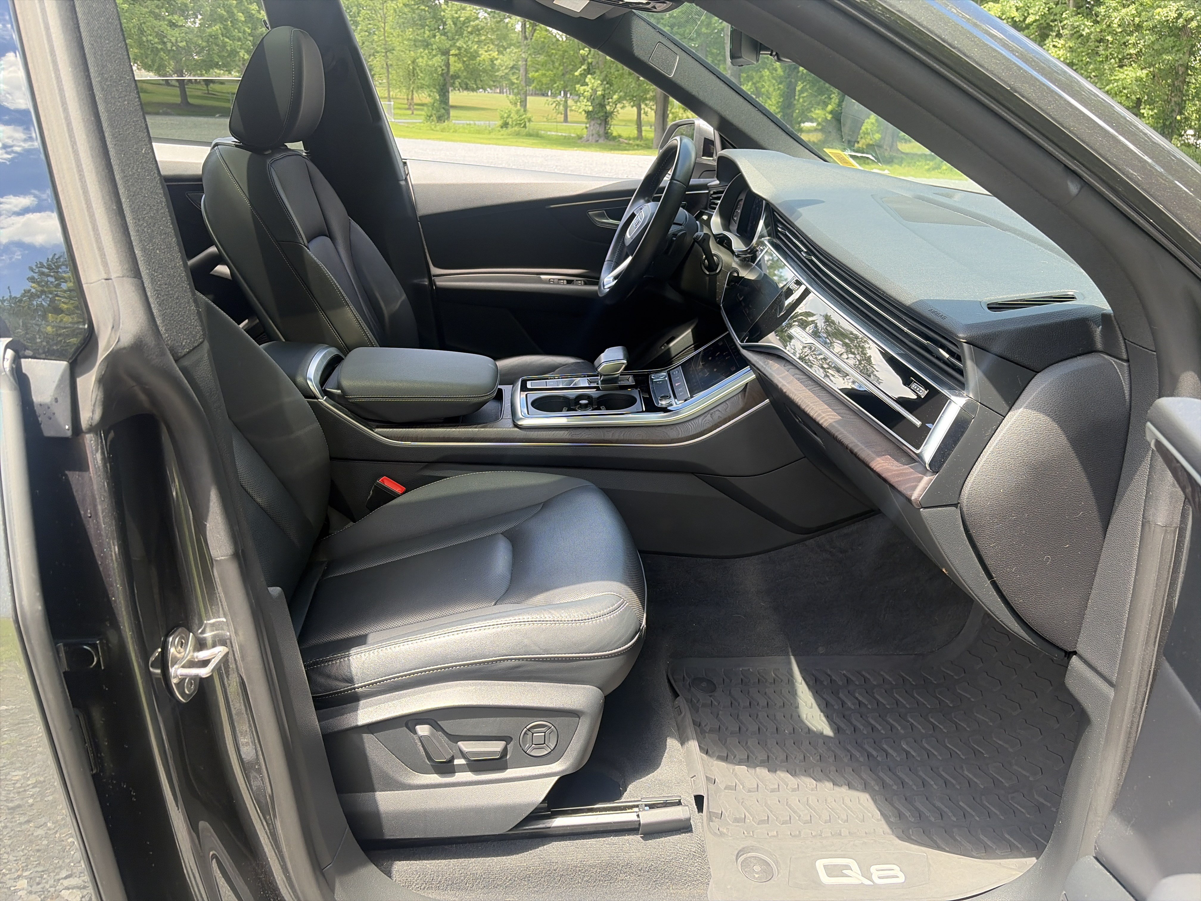 Used 2020 Audi Q8 Premium Plus w/ Premium Plus Package AWD/4WD image 30
