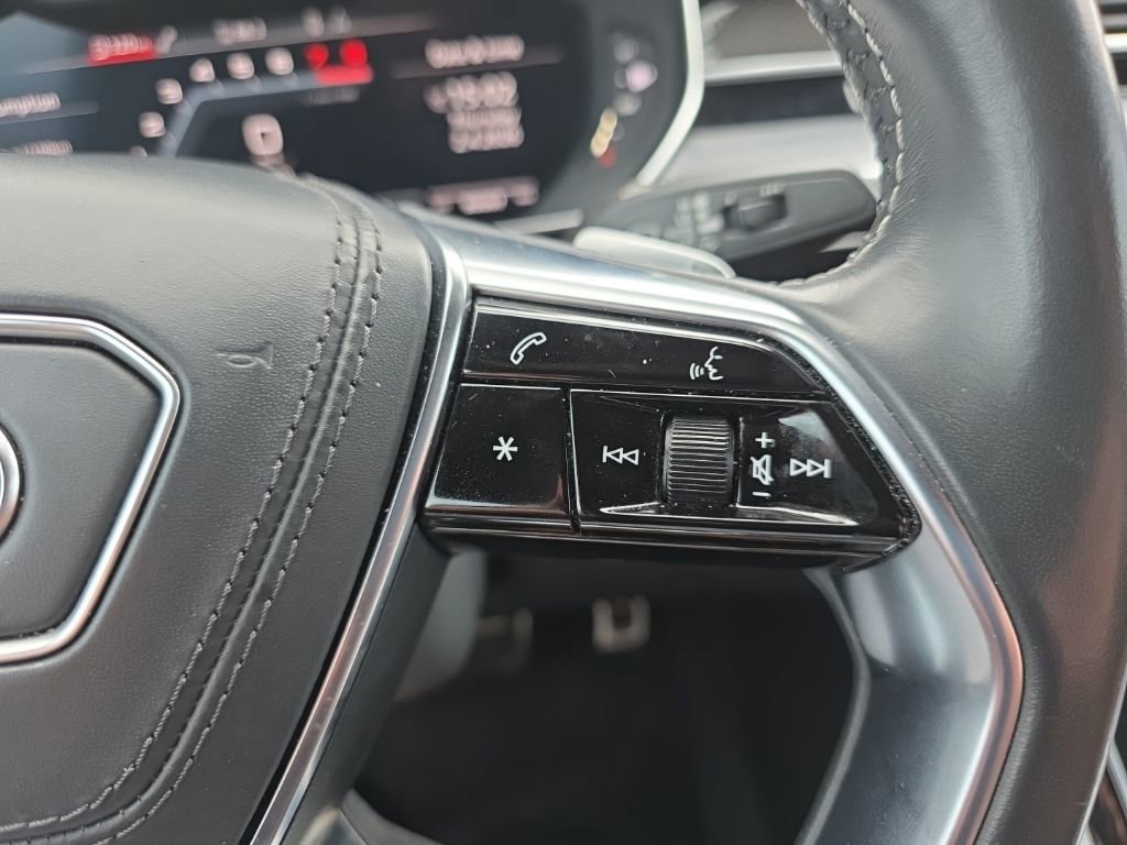 Used 2020 Audi S8 L image 11