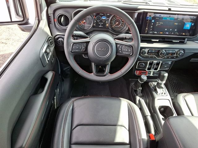Used 2024 Jeep Gladiator Rubicon AWD/4WD image 11