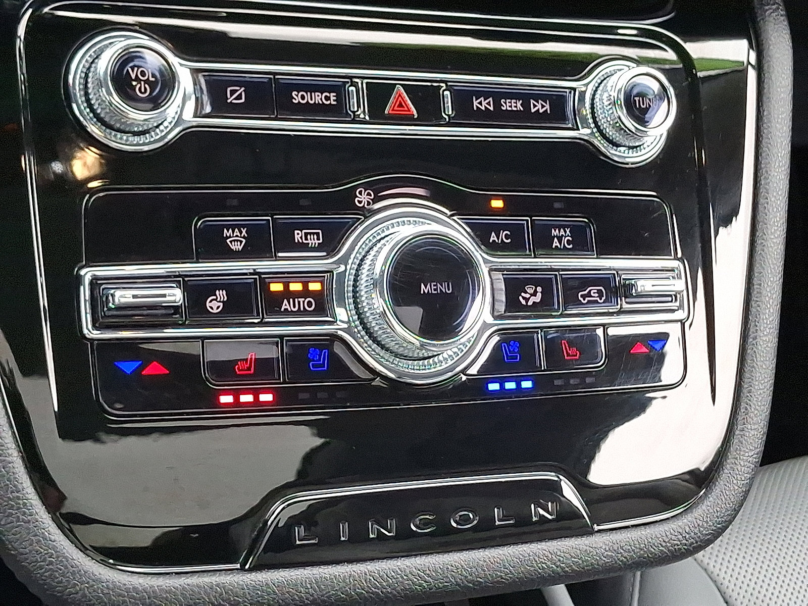 Used 2022 Lincoln Corsair Reserve w/ Elements Package image 16