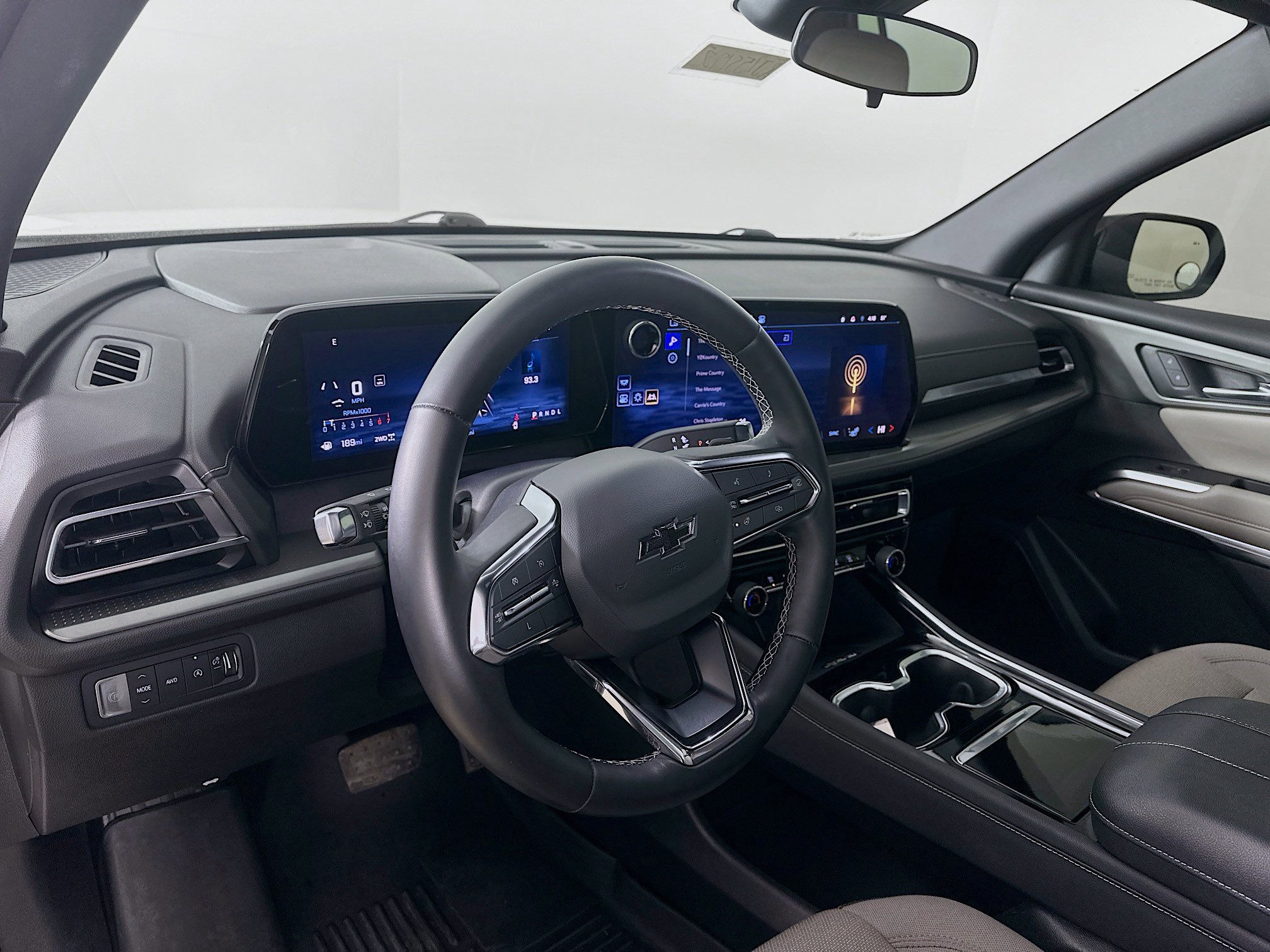 Used 2024 Chevrolet Traverse LT w/ Midnight/Sport Edition image 10