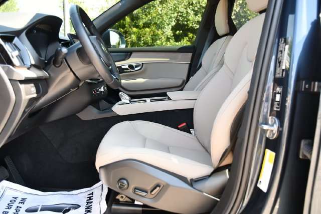 New 2026 Volvo XC90 B6 Plus w/ Protection Package Premier AWD/4WD image 13