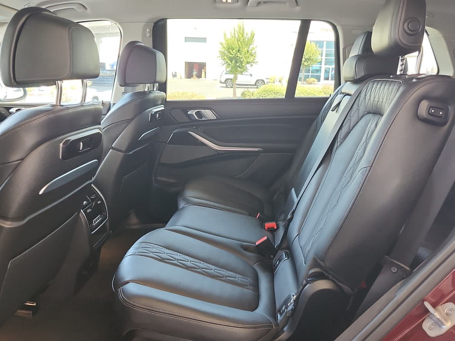 Used 2025 BMW X7 xDrive40i w/ Premium Package AWD/4WD image 28