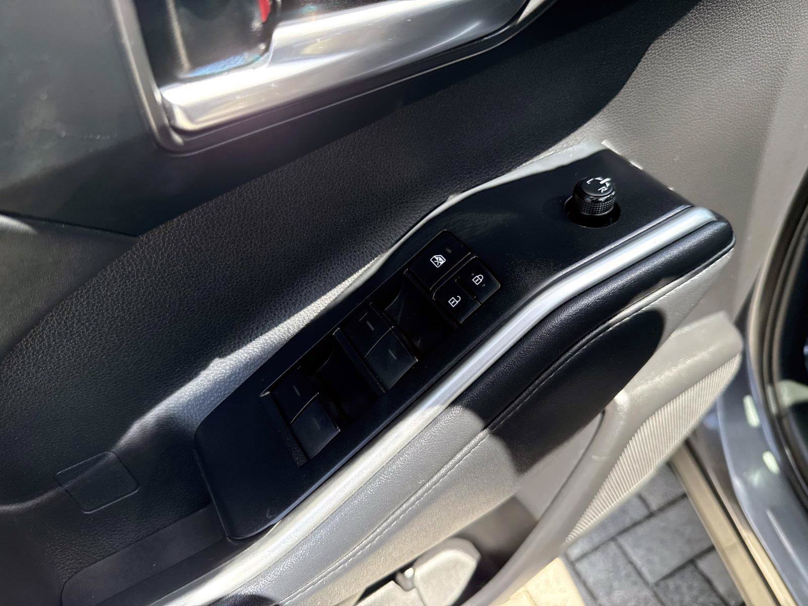 Used 2022 Toyota Highlander XLE AWD/4WD image 19
