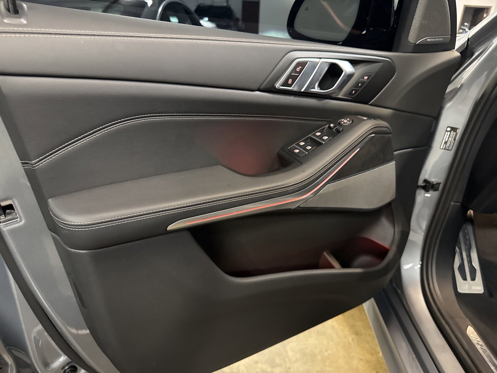 Used 2024 BMW X5 xDrive40i w/ M Sport Package image 10