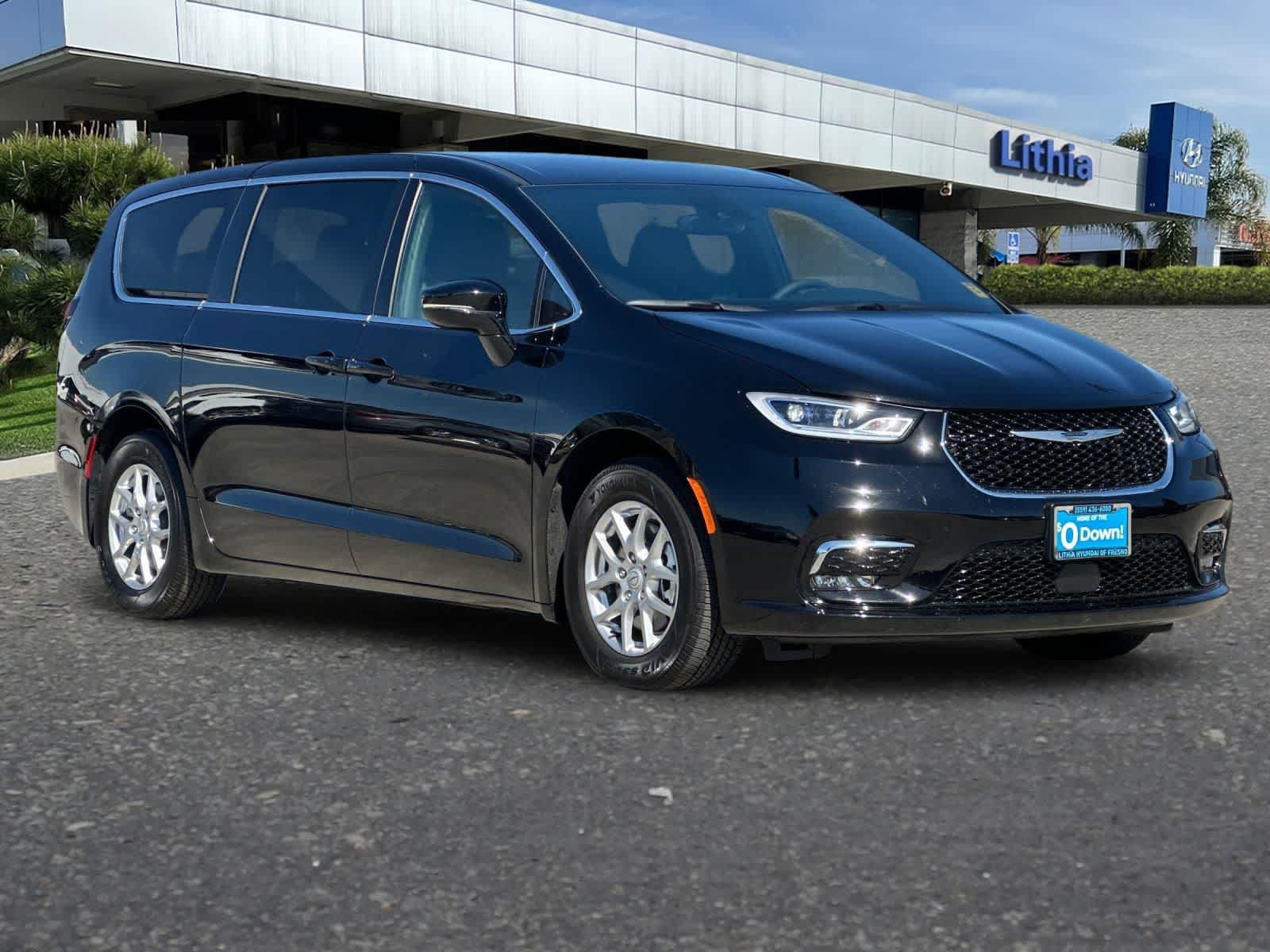 Used 2026 Chrysler Pacifica Select FWD image 10