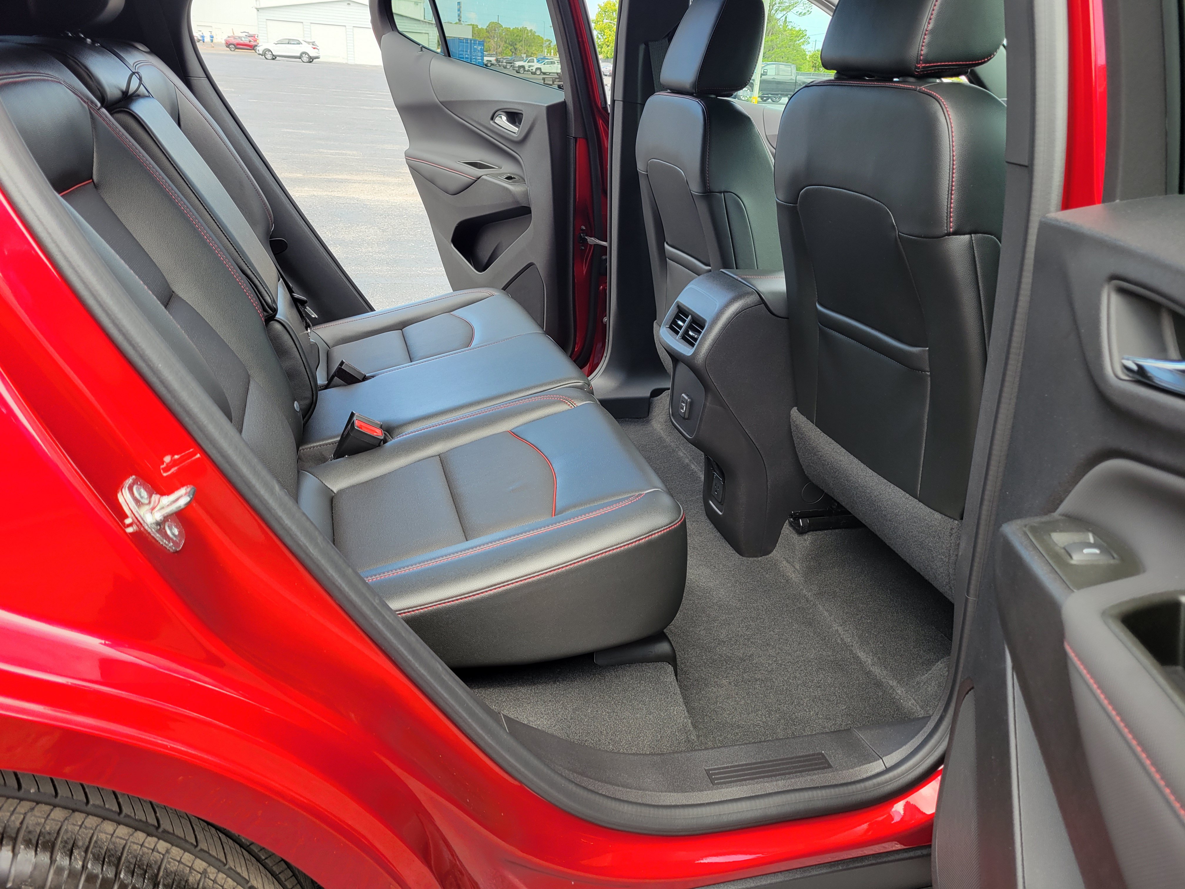 Certified 2024 Chevrolet Equinox RS w/ RS Leather Package FWD image 33