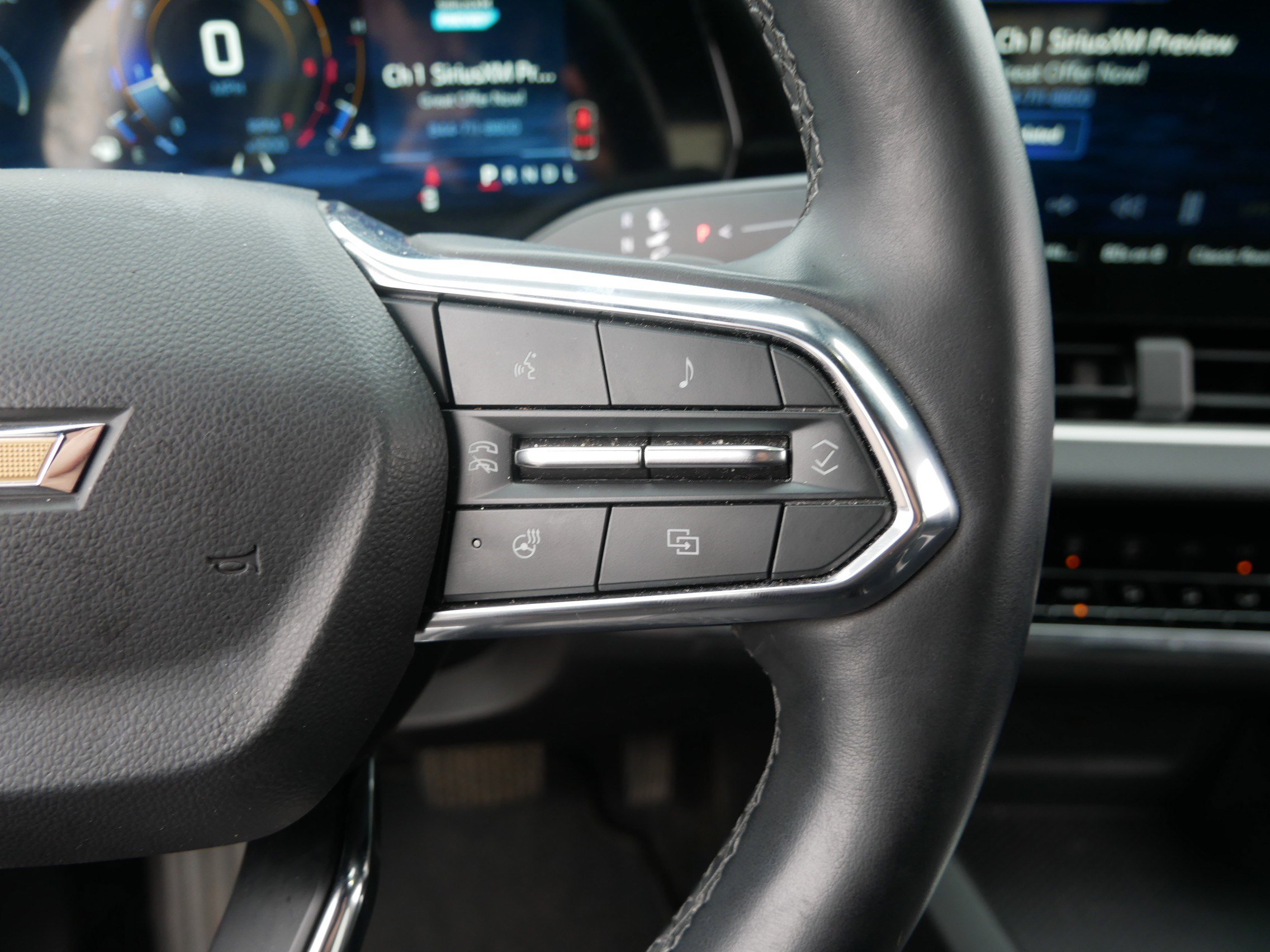 Used 2025 Chevrolet Equinox LT w/ Safety and Technology Package AWD/4WD image 28