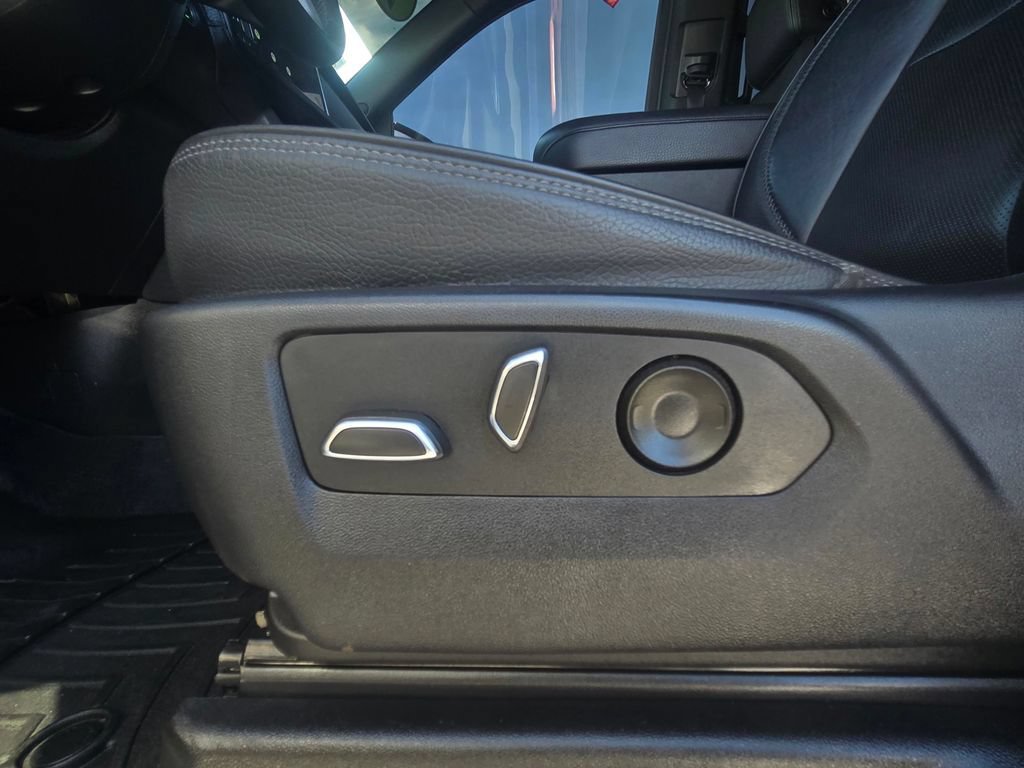 Used 2022 GMC Yukon Denali RWD image 22