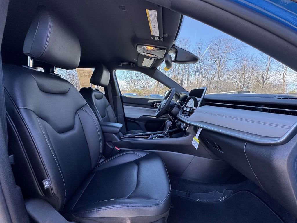 Used 2026 Jeep Compass Limited AWD/4WD image 16