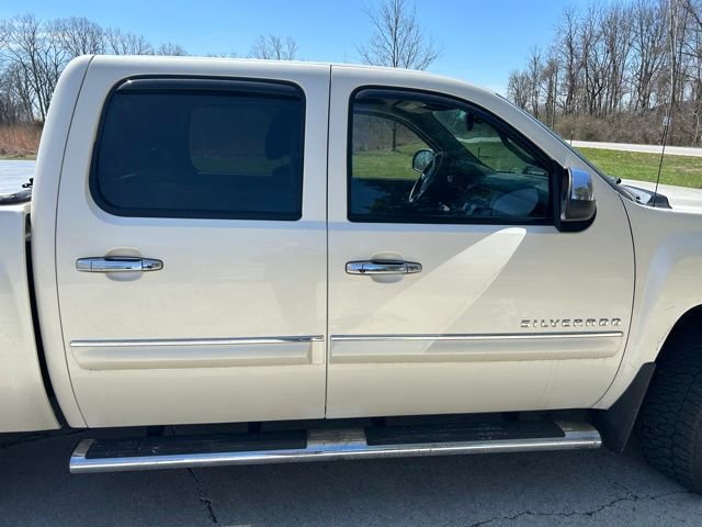 Used 2013 Chevrolet Silverado 1500 LTZ w/ LTZ White Diamond Edition image 4