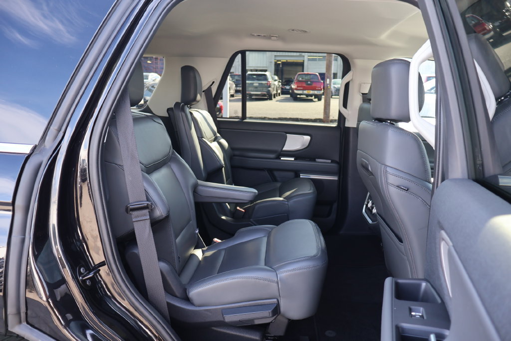 Used 2026 Ford Expedition Active AWD/4WD image 24