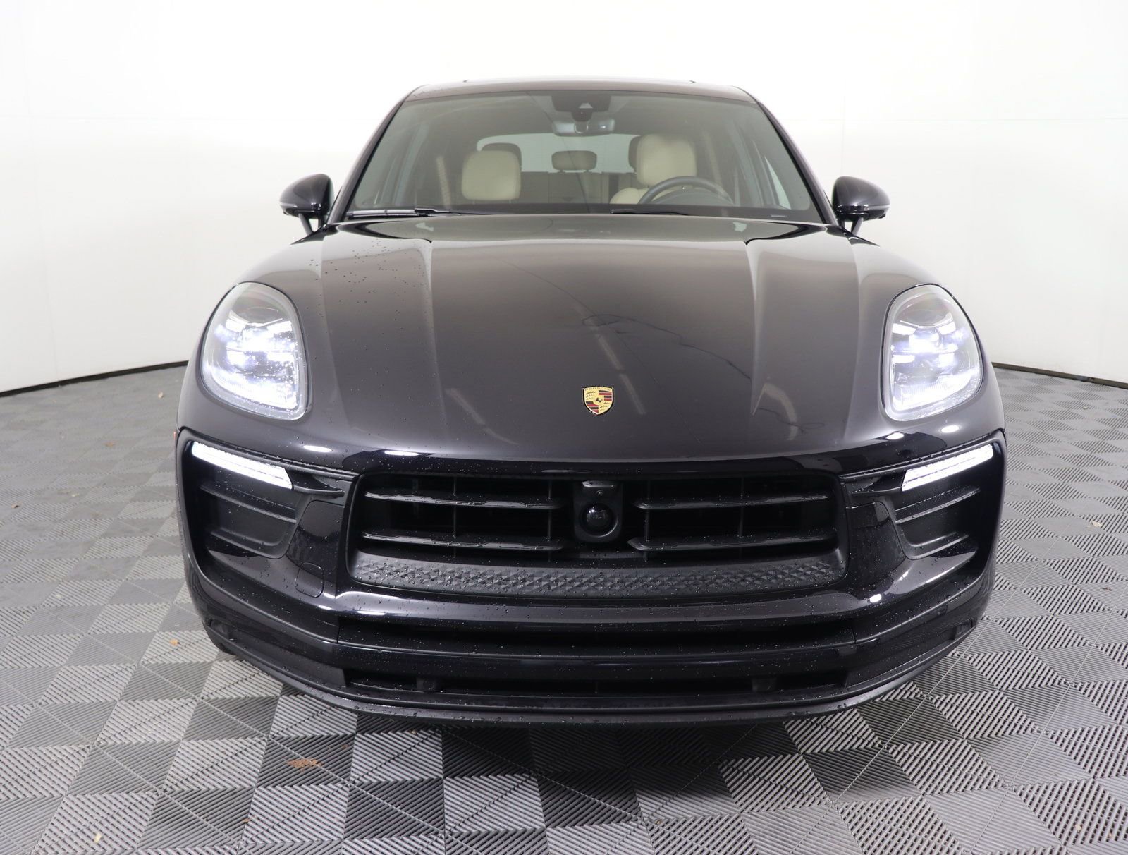 Used 2025 Porsche Macan image 5